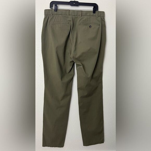 Everlane The Performance Chino | Uniform Slim Fit in DEEP MOSS GREEN - Picture 4 of 12